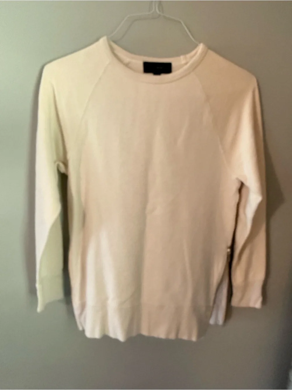 J crew cream crew neck sweatshirt. Cream color. Size xxs. Zippers on side